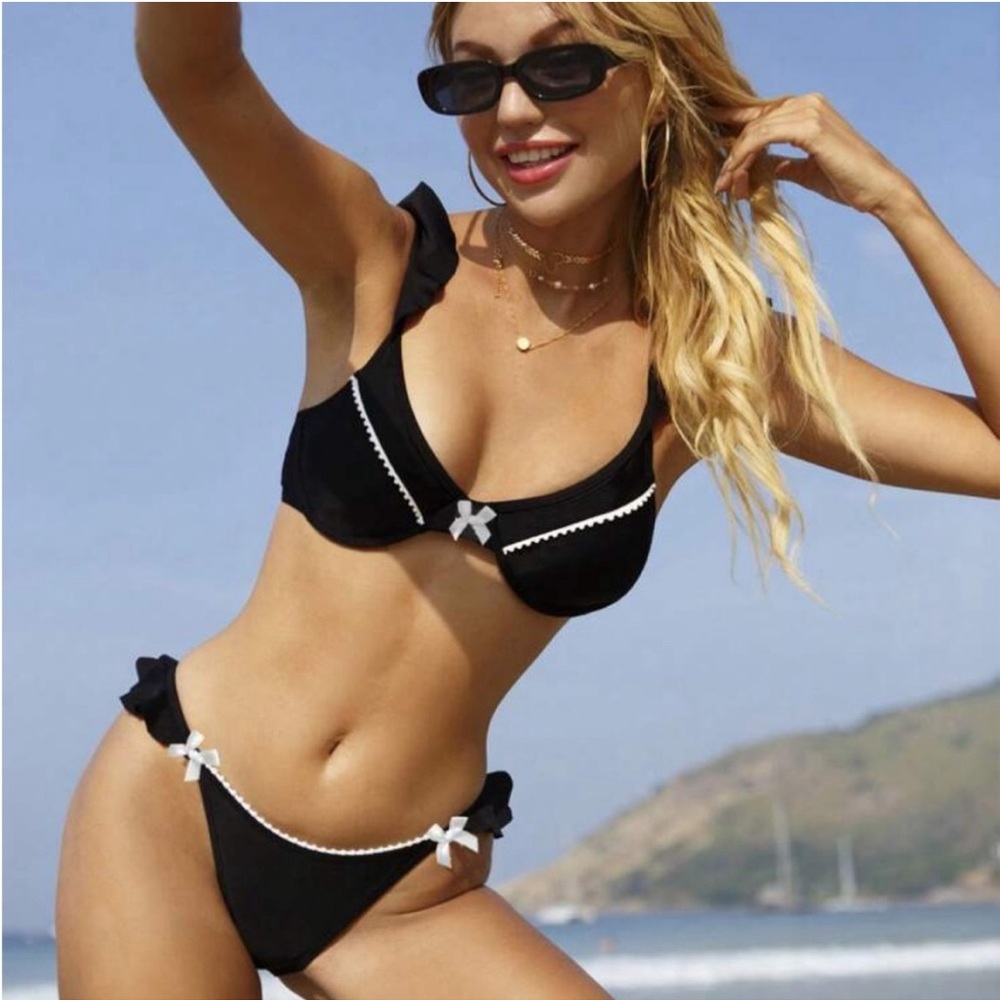 Ruffle black and white bikini